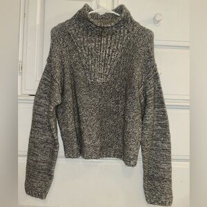 Small Universal Thread Grey/White Threaded Sweatshirt/Sweater